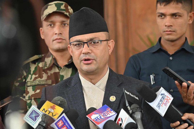 कानुनमन्त्री गिरी भन्छन्- सरकार प्रतिपक्षी दलहरूलाई पेलेर अघि बढ्न चाहेको छैन